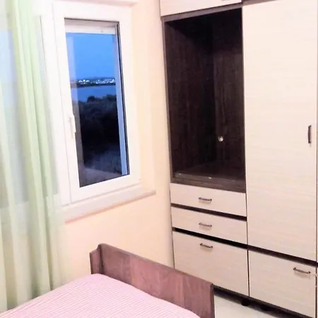 Grand Vista 公寓 特孔