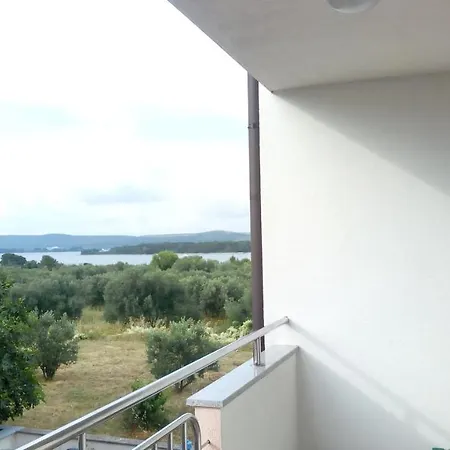 Grand Vista Apartment *